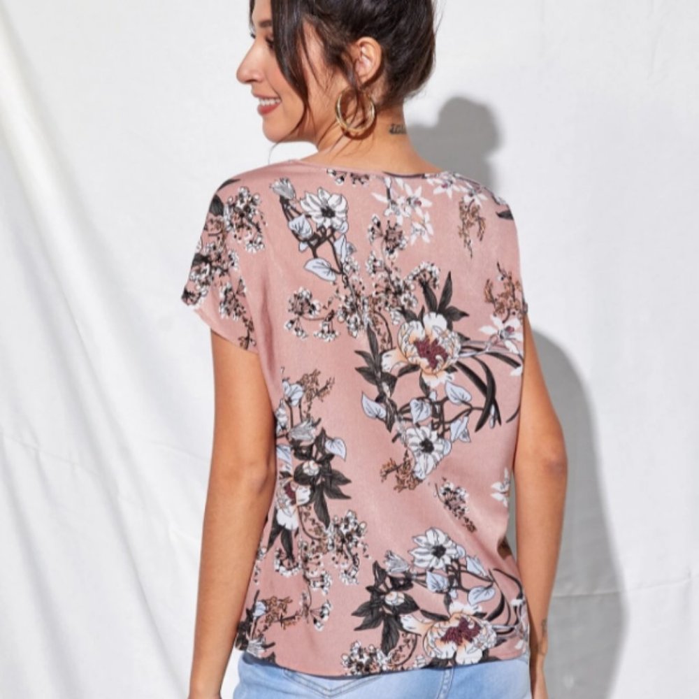 SHEIN Women's Cutout V-neck Floral Print T… - Picture 9 of 11